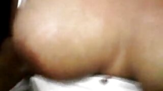 जड मेकअप असलेली निंदक गोरे केसांची वेश्या मजबूत प्रचंड लंड चोखते