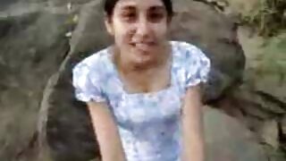 छान शरीरासह स्लटी आणि घाणेरडे गोरे कडकपणे चोदतात