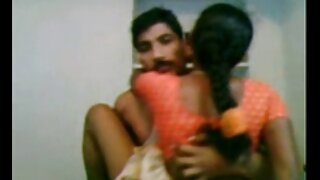 मोठी लूट असलेली टॉरिड बेब तिच्या गांडाच्या भोकात क्रूरपणे चोदली