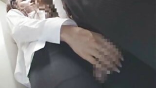 आनंदी आणि भावनिक फिकट गुलाबी जपानी coed मुलगी अंडी प्रेम सेक्स टॉय खेळते
