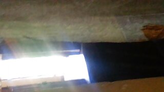 वेरोना स्काय एक पाय जॉब देते आणि तिला खिळे ठोकते