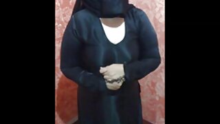 अप्रतिम वक्र असलेली दोन उग्र आणि मादक बाळे त्या मुलासोबत मजा करतात