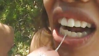 लंच ब्रेक दरम्यान ऑफिस वर्कर्स इसाडोरा आणि जिम एकत्र आले