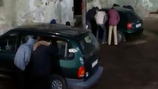 जंगली लज्जास्पद श्यामला दोन dicks चोखणे आणि तिच्या twat fucked कठीण नाही